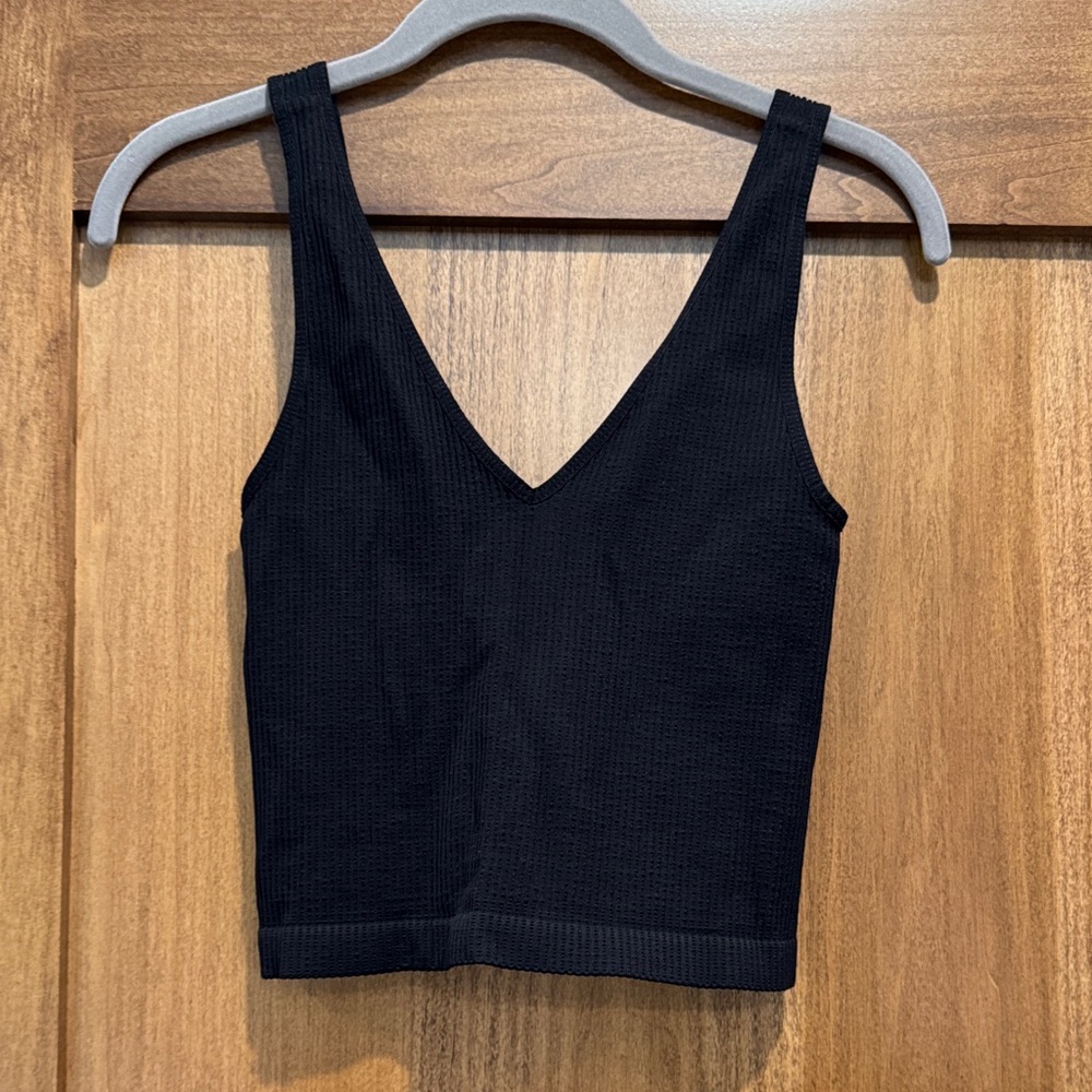 Black V-Neck Ribbed Tank Top - Women